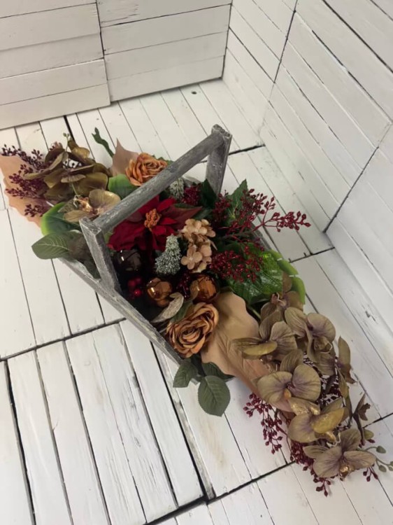 kwiaty na grob kosz- szary -kompozycja na cmentarz-stroik-boze narodzenie-swiateczny.jpg