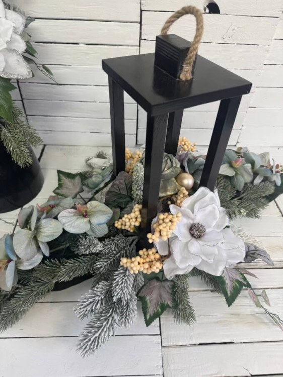 lampa-czarna-kompozycja na cmentarz-stroik-boze narodzenie-swiateczny.jpg