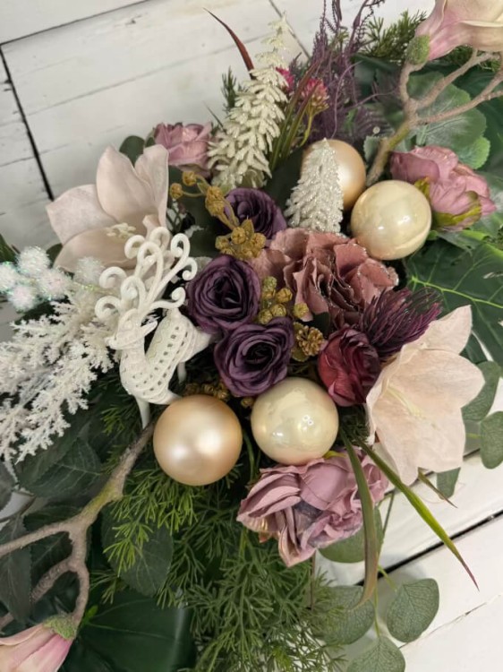 stroik na cmentarz -kwiaty-nagrobne-wiazanki-bukiet na cmentarz-wiazanka-wazon-wklad do wazonu z kwiatami-boze narodzenie.jpg