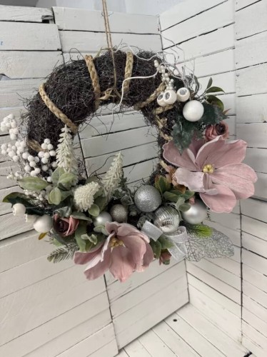 kompozycja-kwoatowa-na-drzwi-wianek-magnolie-swiateczny-boze narodzenie.jpg