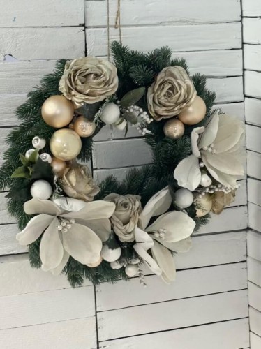 wianek beż na drzwi elegancki klasyczny.jpg