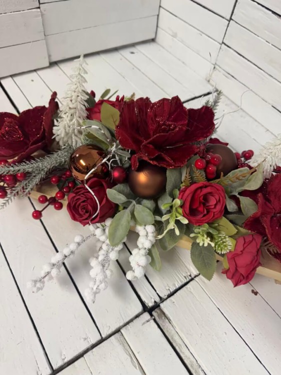 czerwone magnolie deska-dekoracja świąteczna bożonarodzeniowa elegancka pasująca na stół komodę, nagrobek.jpg