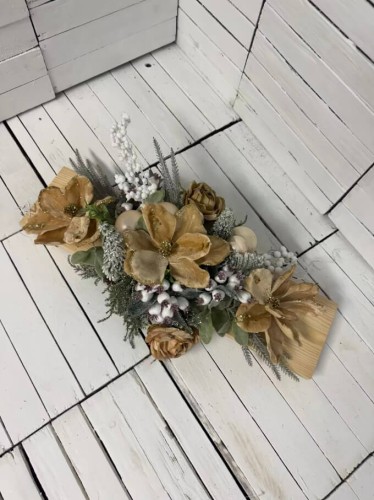 magnolia-zlota-piekna-dekoracja świąteczna bożonarodzeniowa elegancka pasująca na stół komodę, nagrobek.jpg