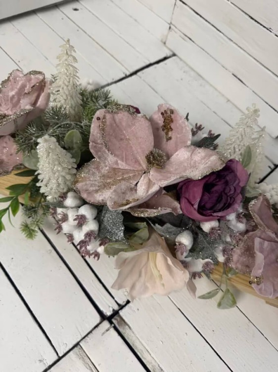 zimowa-magnolia-rożowa-dekoracja świąteczna bożonarodzeniowa elegancka pasująca na stół komodę, nagrobek.jpg