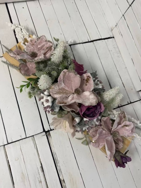 nowoczesna-elegancka-magnolia-dekoracja świąteczna bożonarodzeniowa elegancka pasująca na stół komodę, nagrobek.jpg