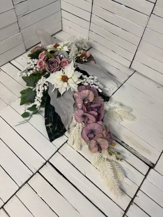 nowość stroiki bozonarodzeniowe galeria zdjecia -piękny stroik na cmentarz stroiki na grob kompozycja nagrobna.jpg