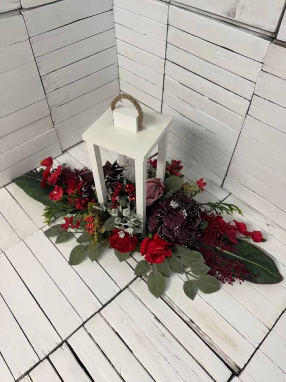 kwiaty na cmentarz-nowosc-piekne-nowe-legancka kompozycja na cmentarz kwiaty na grob nowosci lampa komplet na grob stroik i bukiet.jpg