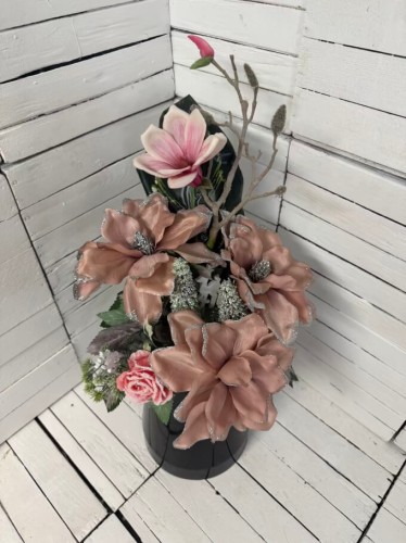 zimowa magnolia-bukiet na cmentarz swiateczny-rozowy piekny nowoczesny stroik na grob wiazanka do wazonu.jpg