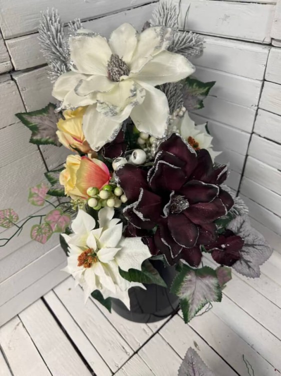 wiazanka-bukiet-gwiazda-ksiega na cmentarz-stroik -boze narodzenie-swiateczny-kompozycja nagrobna.jpg