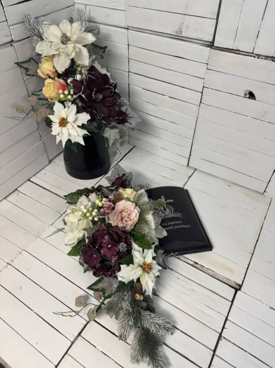 nowosc-ksiega na cmentarz-stroik -boze narodzenie-swiateczny-kompozycja nagrobna.jpg