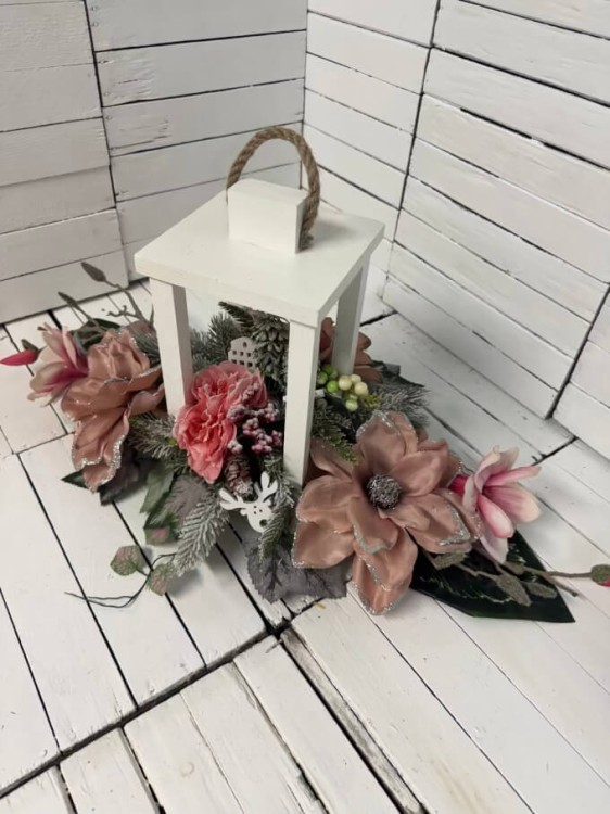 nowoczesne-wiazanki na cmentarz-stroik na cmentarz-lampa-swiateczny-kwiaty na grob.jpg