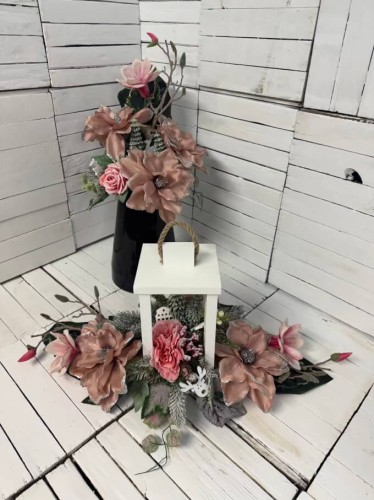 kwiaty -stroik na cmentarz-lampa-swiateczny-kwiaty na grob.jpg