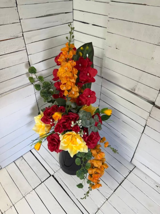 lekki zwis elegancki bykiet na cmentarz wiosna magnolie storczyki ostrozka.jpg