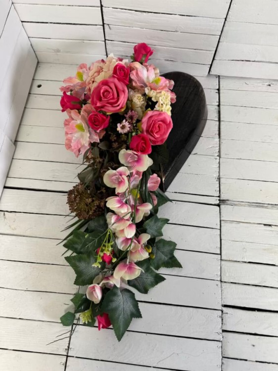 nowe serce-stroik na cmentarz-kompozyja na grob-kwiaty-rozowe na pomnik.jpg