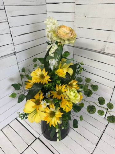 wiosenna wiazanka n cmentarz zolte kwiaty elegancki bukiet bukiety na grob.jpg