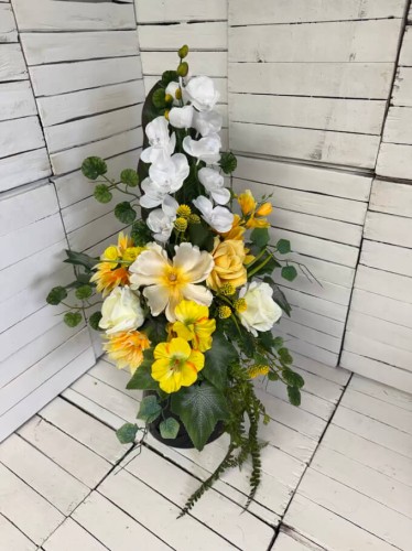 wiazanka wiosenna na grob ze zwisem kwiaty sztuczne rozne wzory.jpg