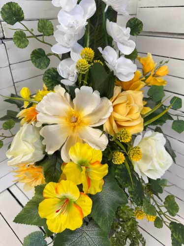 bukiety bukiet na grob wiazanka wiosenna na grob ze zwisem kwiaty sztuczne rozne wzory.jpg