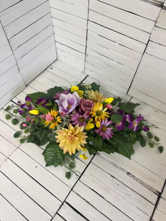 wzory kwiaty na cmentarz wiosenn wiazanki stroiki na groby kompozycja nagrobna stroik.jpg