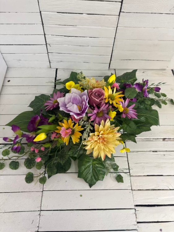 nowosc kwiaty na cmentarz wiosenn wiazanki stroiki na groby kompozycja nagrobna stroik.jpg