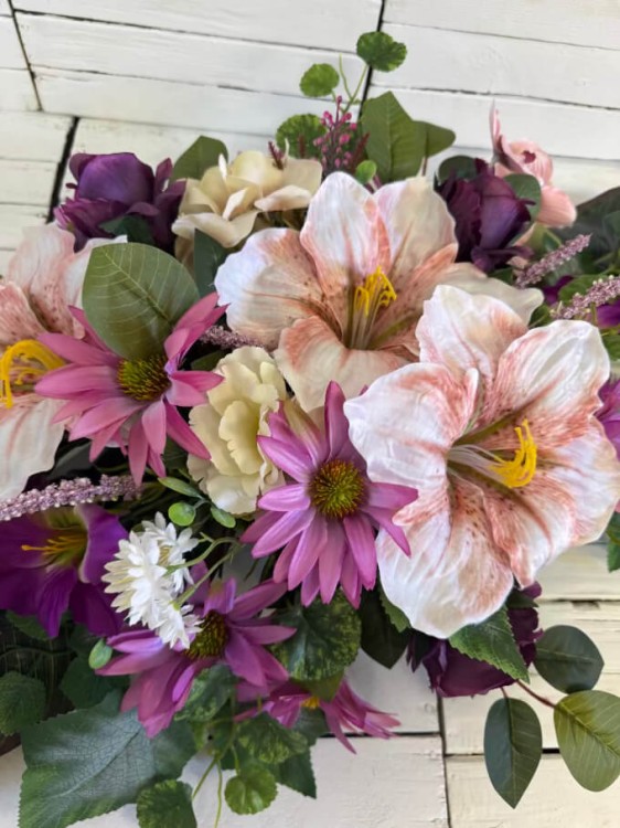 pelno kwiatów duzy stroik na cmentarz stroiki kopozycje wizanki.jpg