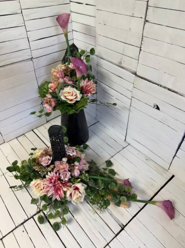 nowoczesny-komplet-na-cmentarz-stroik-bukiet-wiazanka-nagrobna-lampa-solarna-dla-mamy