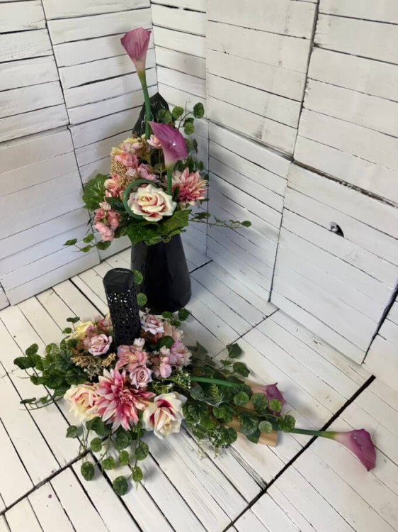 nowoczesny-komplet-na-cmentarz-stroik-bukiet-wiazanka-nagrobna-lampa-solarna-dla-mamy