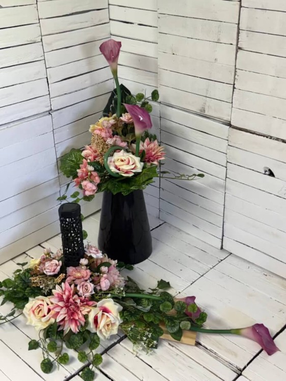 zestaw-na-cmentarz-nowoczesny-komplet-na-cmentarz-stroik-bukiet-wiazanka-nagrobna-lampa-solarna-dla-mamy