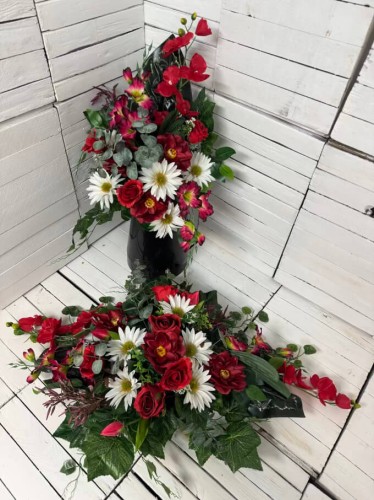 piekny zestaw nagrobny-stroik-na-cmentarz-kompozycja-na-grob-wiazanka-eleganckie-kompozycje-galeria.jpg