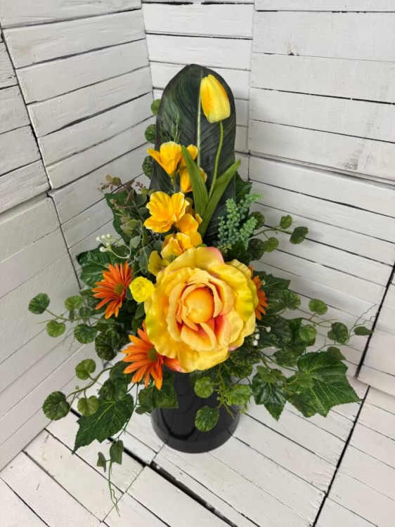 bukiet na cmentarz-kompozycja-komplet-na-grob-kwiaty-wiazanka-wiosna-tulipan-kolorystyka-zolta.jpg