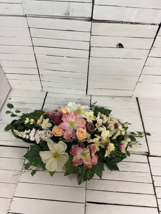 elegancki-galeria-pudrowy-stroik-na-cmentarz-grob-wiazanka-nagrobna-kwiaty-na-cmentarz-dla-mamy-dzien