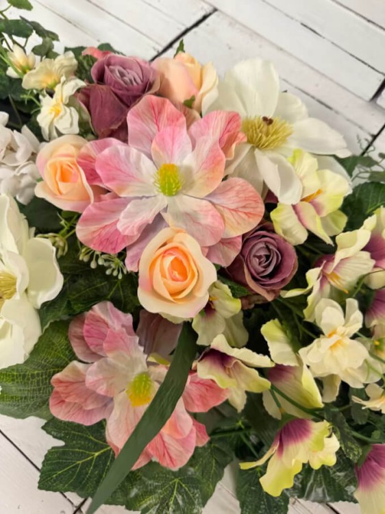 wiosna-pudrowy-stroik-na-cmentarz-grob-wiazanka-nagrobna-kwiaty-na-cmentarz-dla-mamy-dzien