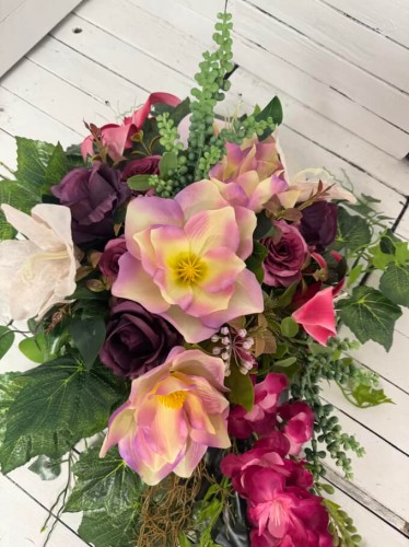 mix-kwiatow-sztucznych-na-pomnik-stroik-na-cmentarz-rozowe-marzenie-kompozycja-kwiatowa-na-grb-wiazanka