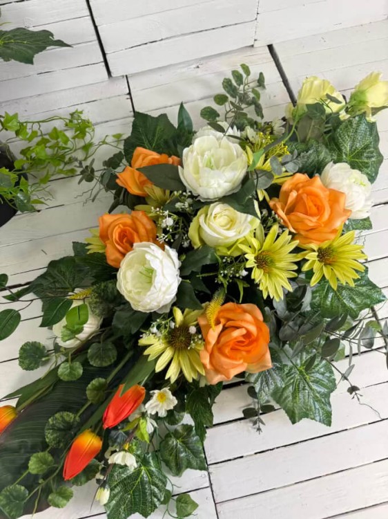 elegancki-duzy-stroik-na-grob-komplet-na-cmentarz-stroik-bukiet-na-grob-kwiaty-nagrobne -wiazanki nowoczesne-duze-eustoma-wiosnna