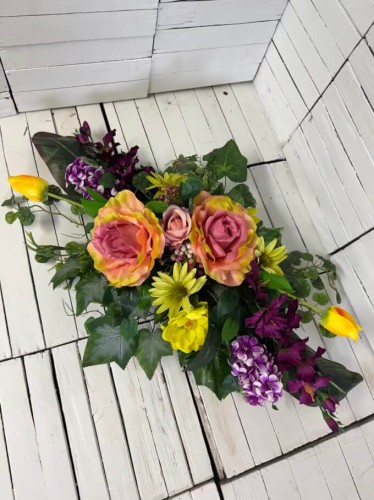 piekne kwiaty nagrobne-big-duza-roza-stroik-na-cmentarz-kwiaty-na-grob-coc nowego-eleganckiego-i-ceawego-moze-ci sie spodoba-kompozycja-nagrobna