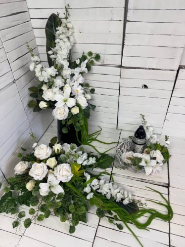 piekny-duzy-zestaw-na-cmentarz-biale-kwiaty-stroik-bukiet-wianek-znicz