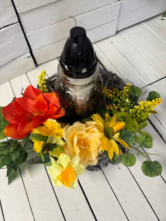 wioanek-wiosenny-znicz-bukiet na cmentarz -dla taty-zestaw-na-cmentarz-bukiet-wiazanka-kwiaty-nagrobne-znicz-wianek