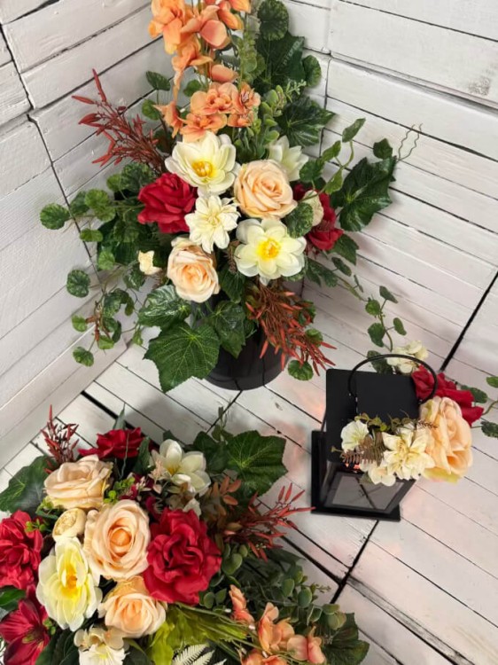 nowosci-wzory-galeria-piekny-nowoczesny-zestaw-na-cmentarz-bukiet-stroik-lampa-wklad-na-grob-kwiaty na cmentarz