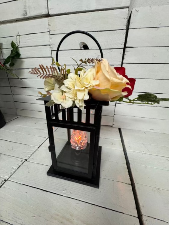 lampa-wklad-piekny-nowoczesny-zestaw-na-cmentarz-bukiet-stroik-lampa-wklad-na-grob-kwiaty na cmentarz