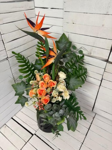 bukiet-wiazankakwiaty-sztuczne-nowoczesny-stroik-bukiet-na-cmentarz-strelicja-rajski-kwiat-piekne-kompozycje-nagrobne