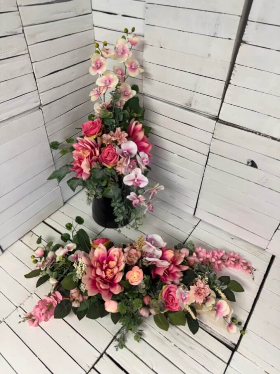 nowoczesne-stroiki-piekne-kwiaty-na-cmentarz-eleganckie-komplety-na-grob-kompozycja-nagrobna-stroiki-stroik