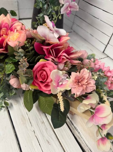 podstawa-deska-piekne-kwiaty-na-cmentarz-eleganckie-komplety-na-grob-kompozycja-nagrobna-stroiki-stroik