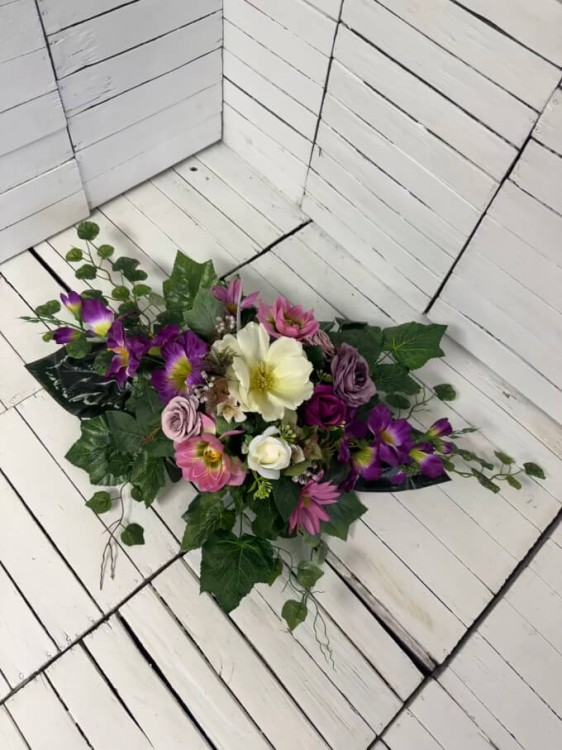 roz -mieczyki-stroik-wiosenny-kwiaty-na-cmentarz-stroiki-na-groby