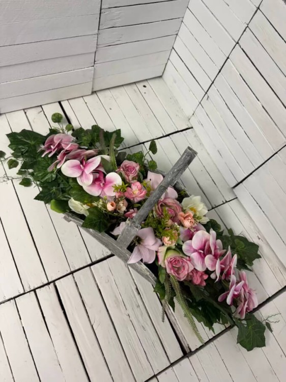 eleganckie-kwiaty-stroik-bukiet-komplet-nagrobny-na-cmentarz-nowoczesny-kosz-rozowe-kwiaty-sztuczne-dla-mamy