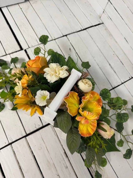 eleganckie-komplet-na-cmentarz-urna-stroiki-wiazanki-kwiaty-nagrobne-male-zolte-eleganckie-stroik-bukiet