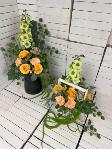 elegancka-kompozycja-nagrobna-komplet-na-cmentarz-stroik-na-grob-wiazanka-zielen-ostrozka