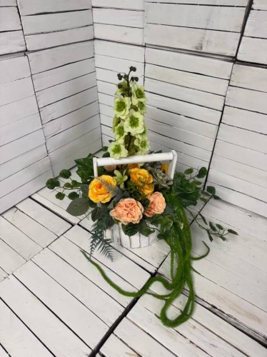 drewniana-podstawa-elegancka-kompozycja-nagrobna-komplet-na-cmentarz-stroik-na-grob-wiazanka-zielen-ostrozka