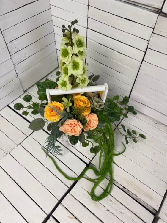 piekne-elegancka-kompozycja-nagrobna-komplet-na-cmentarz-stroik-na-grob-wiazanka-zielen-ostrozka