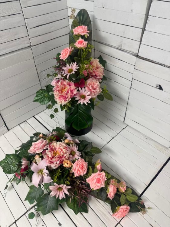 elegancka-kompozycja-nagrobna-na-cmentarz-kwiaty-na-grob-piekne-rozowe-roze