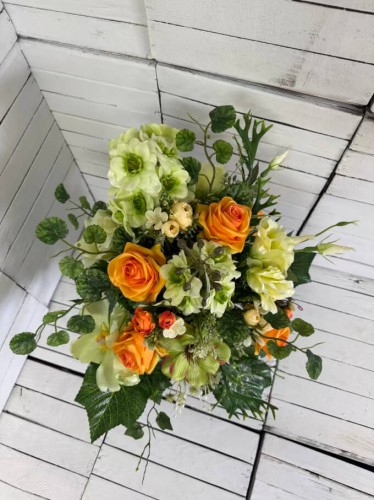 kwiaty-elegancki -bukiet-na-okraglo-rozyczki-eustoma-wiazanka-na-cmentarz-do-wazonu