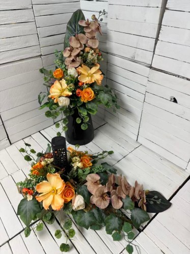 lampa-solarana-stroik-bukiet-kompozycja-rude-kolory-kwiaty-na-cmentarz